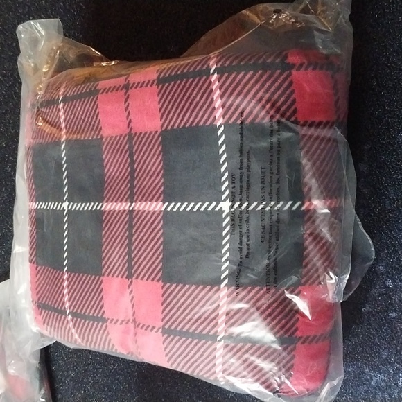 Victoria Secret Blanket - Picture 2 of 4